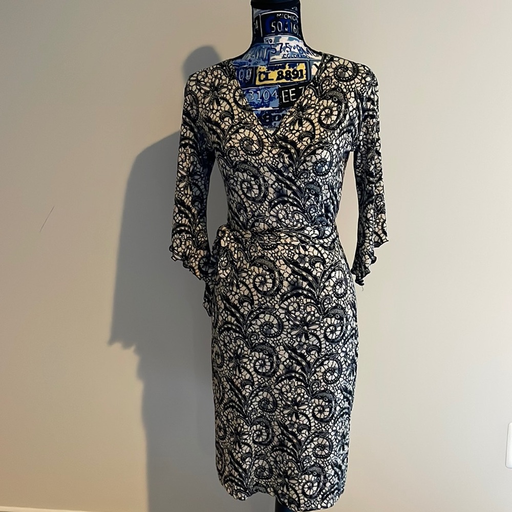 Moa Moa Black & Cream Fitted Dress – Size Medium